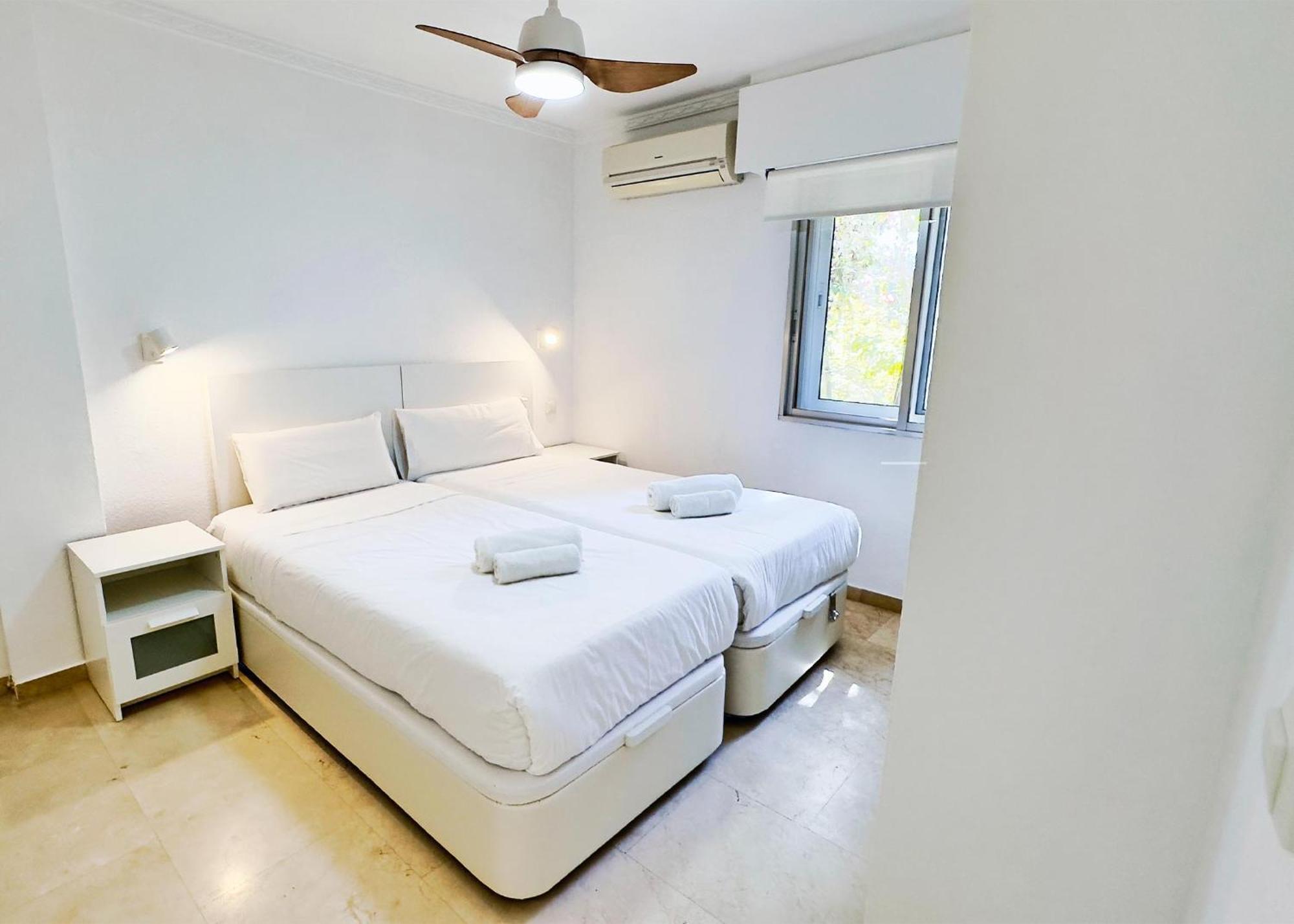 1 Bedroom Apartment Second Line Beach- Parque Marbella Building Exterior photo